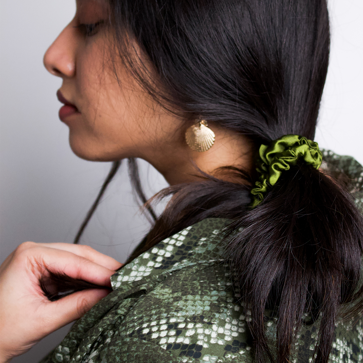 Classic scrunchie- seaweed