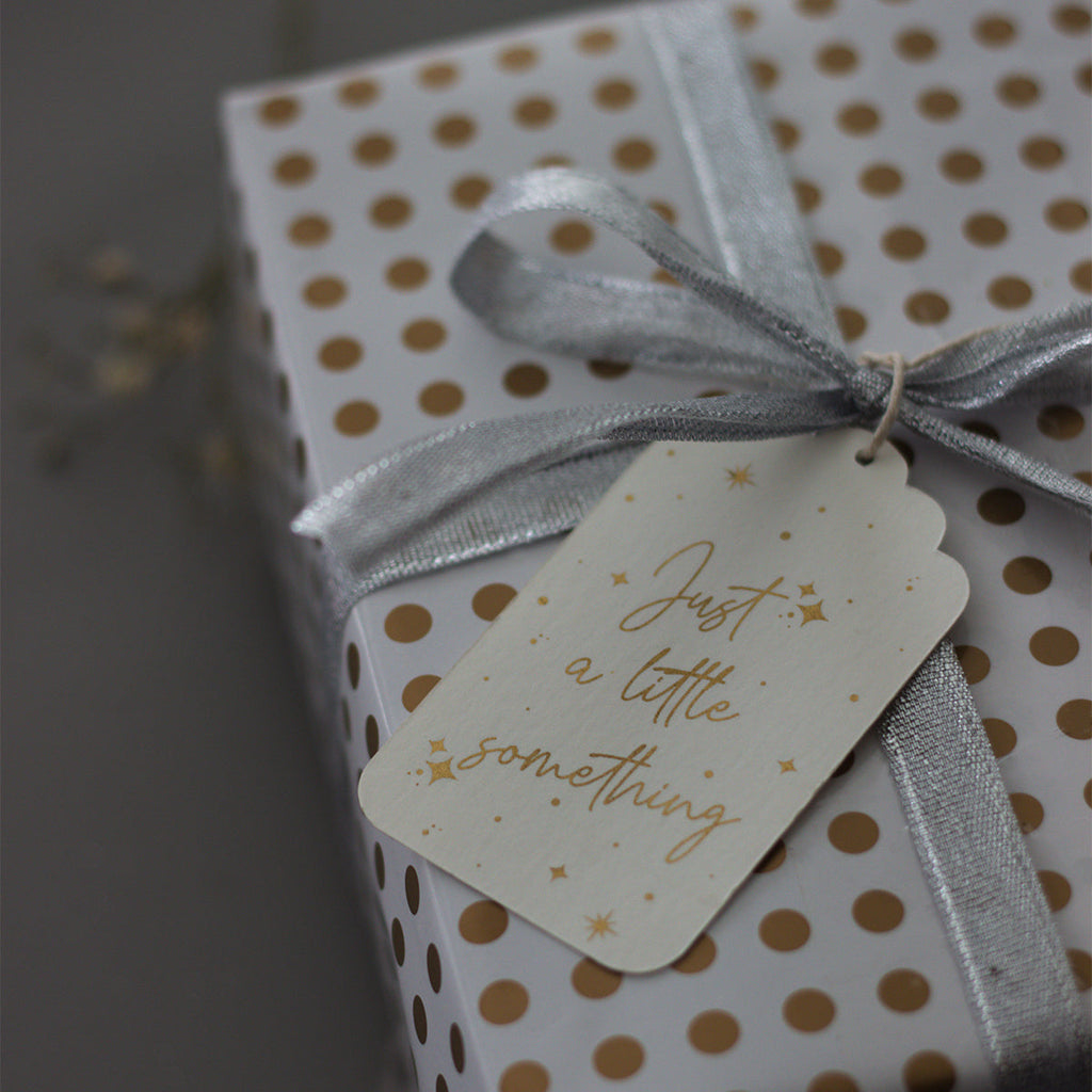 Little something gift tag (Set of 4)
